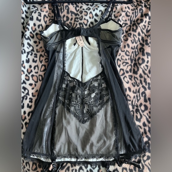 NWT Never Worn! Victoria’s Secret Garter Bustier / Chemise Size 36B - Picture 3 of 8
